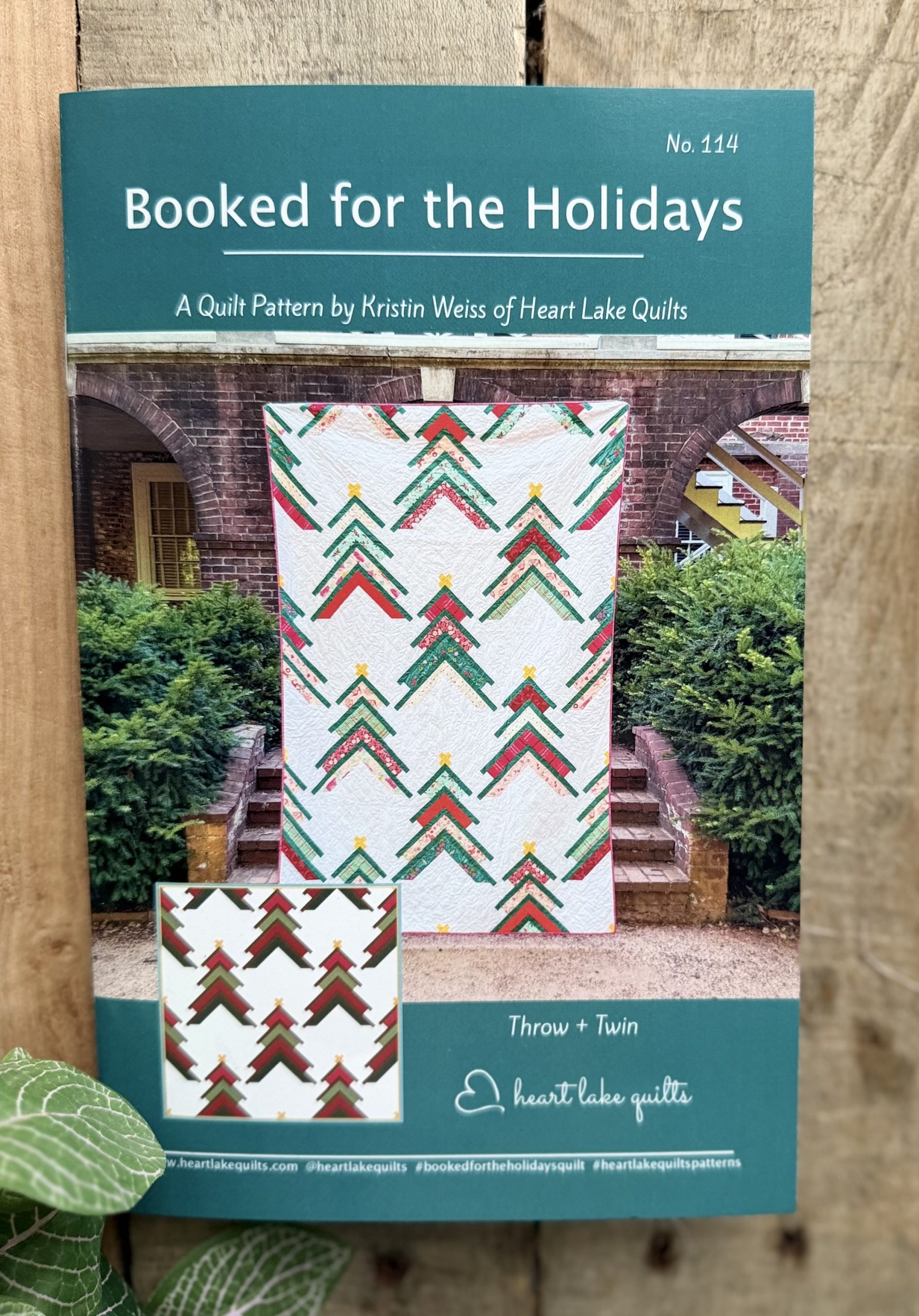 Holiday quilt pattern with Christmas tree design